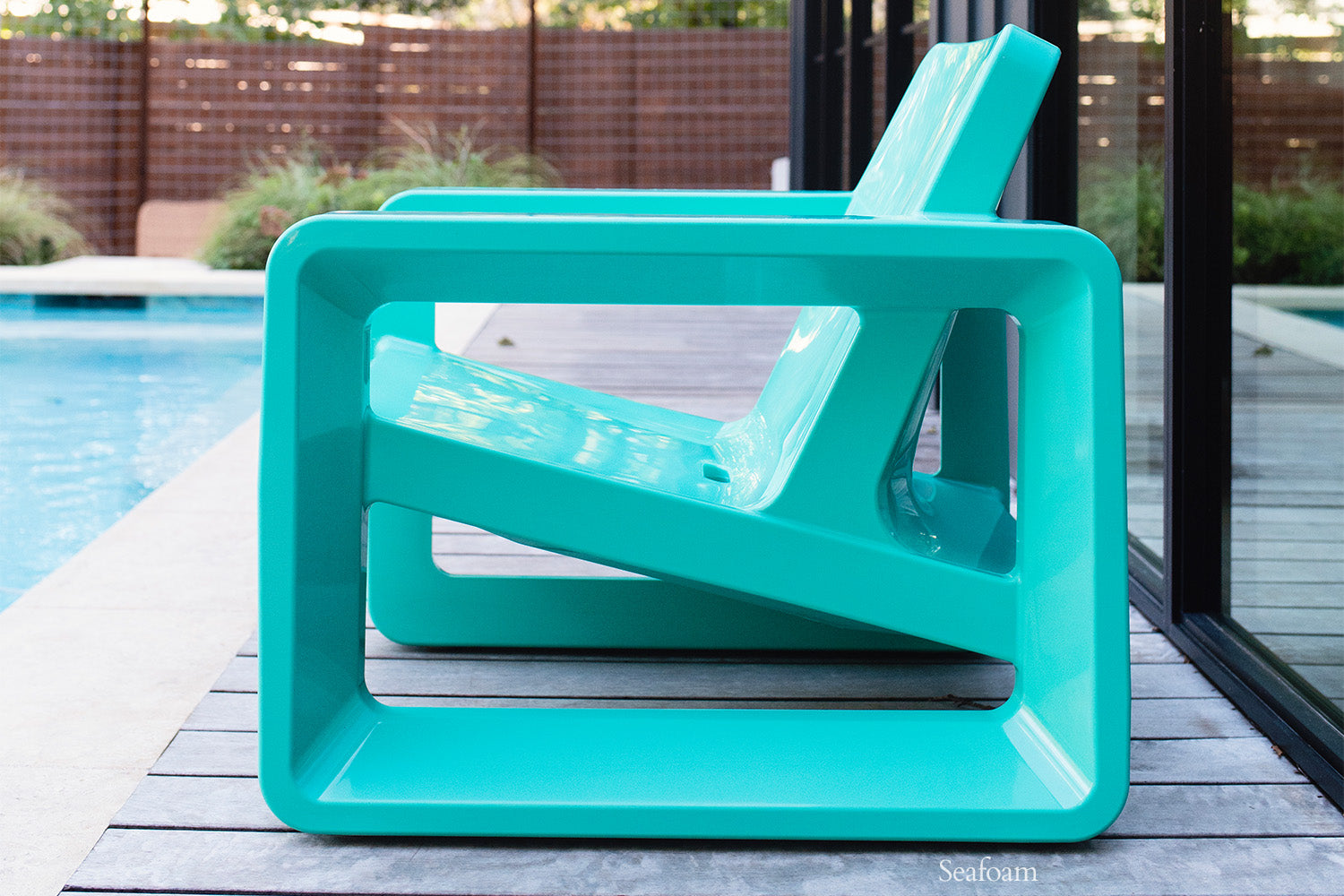 Deck Modern Outdoor Resin Lounge Chair – Patio & Poolside