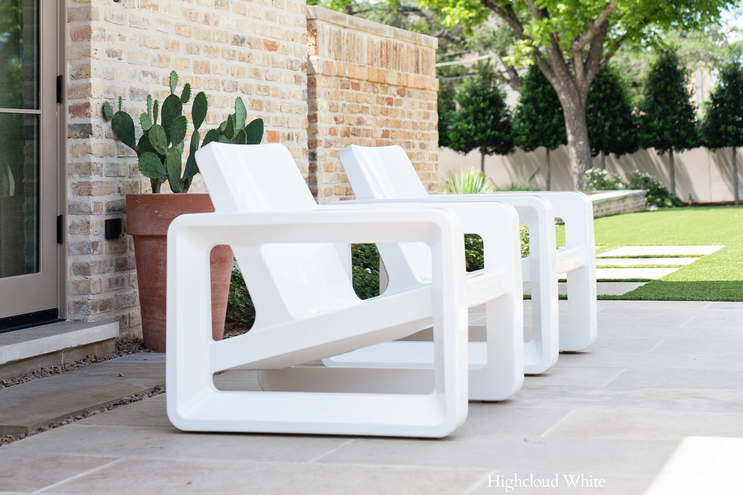 Deck Modern Outdoor Resin Lounge Chair – Patio & Poolside