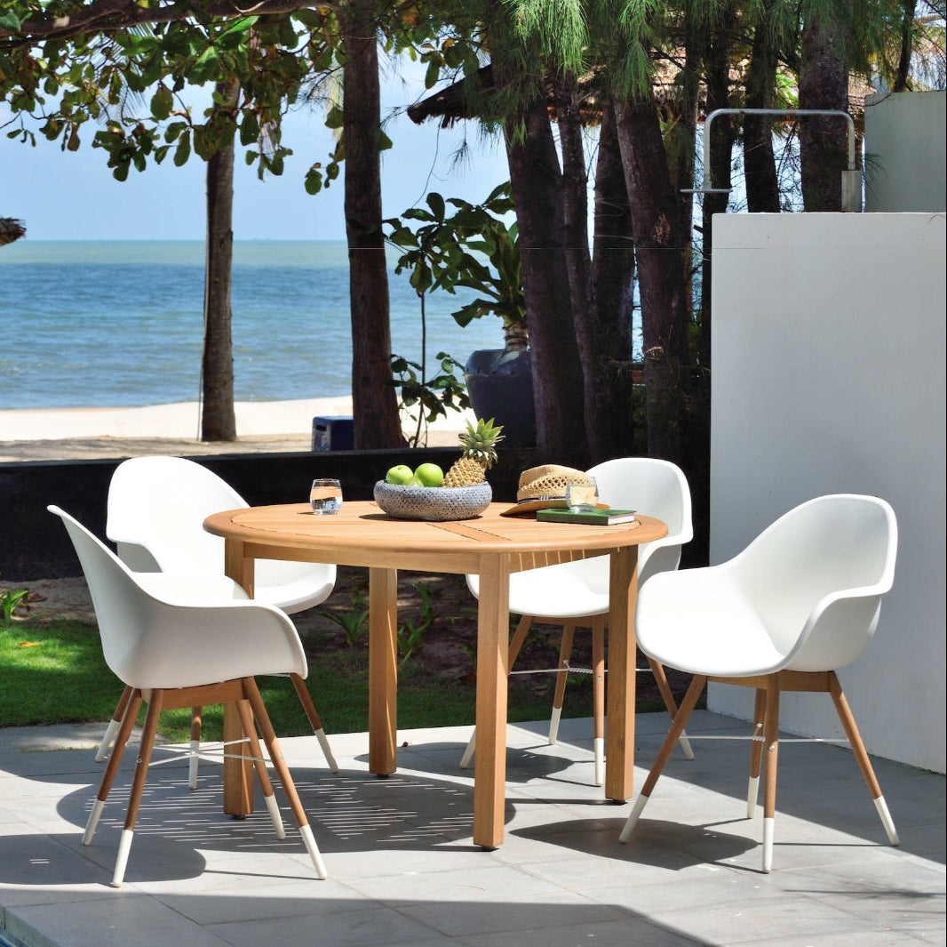 Oldbury FSC Eucalyptus Round Outdoor Dining Set – Table & 4 Chamonix Carver Armchairs