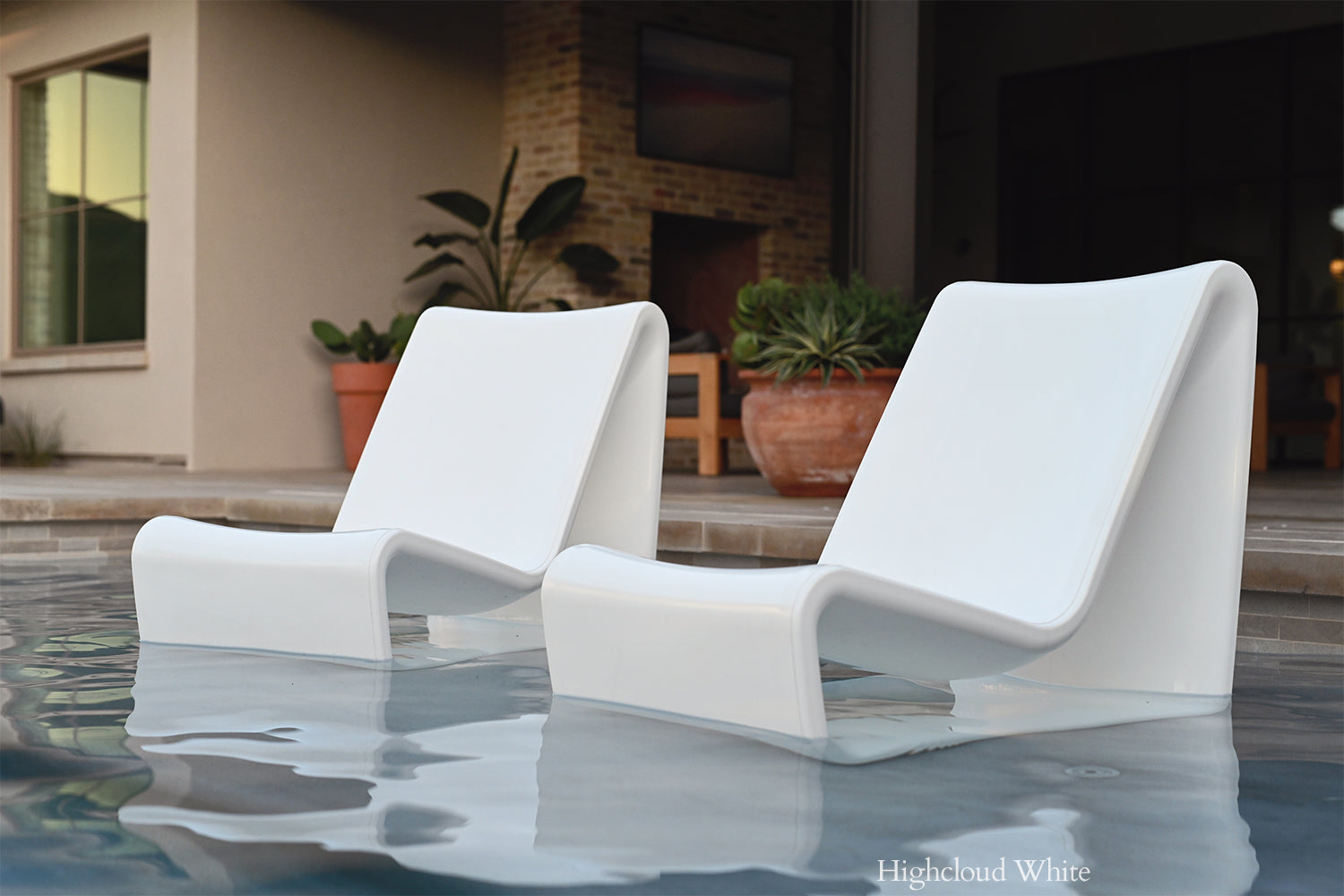 Loop Modern Outdoor Lounge Chair – In-Pool & Patio Tanning Ledge Chair