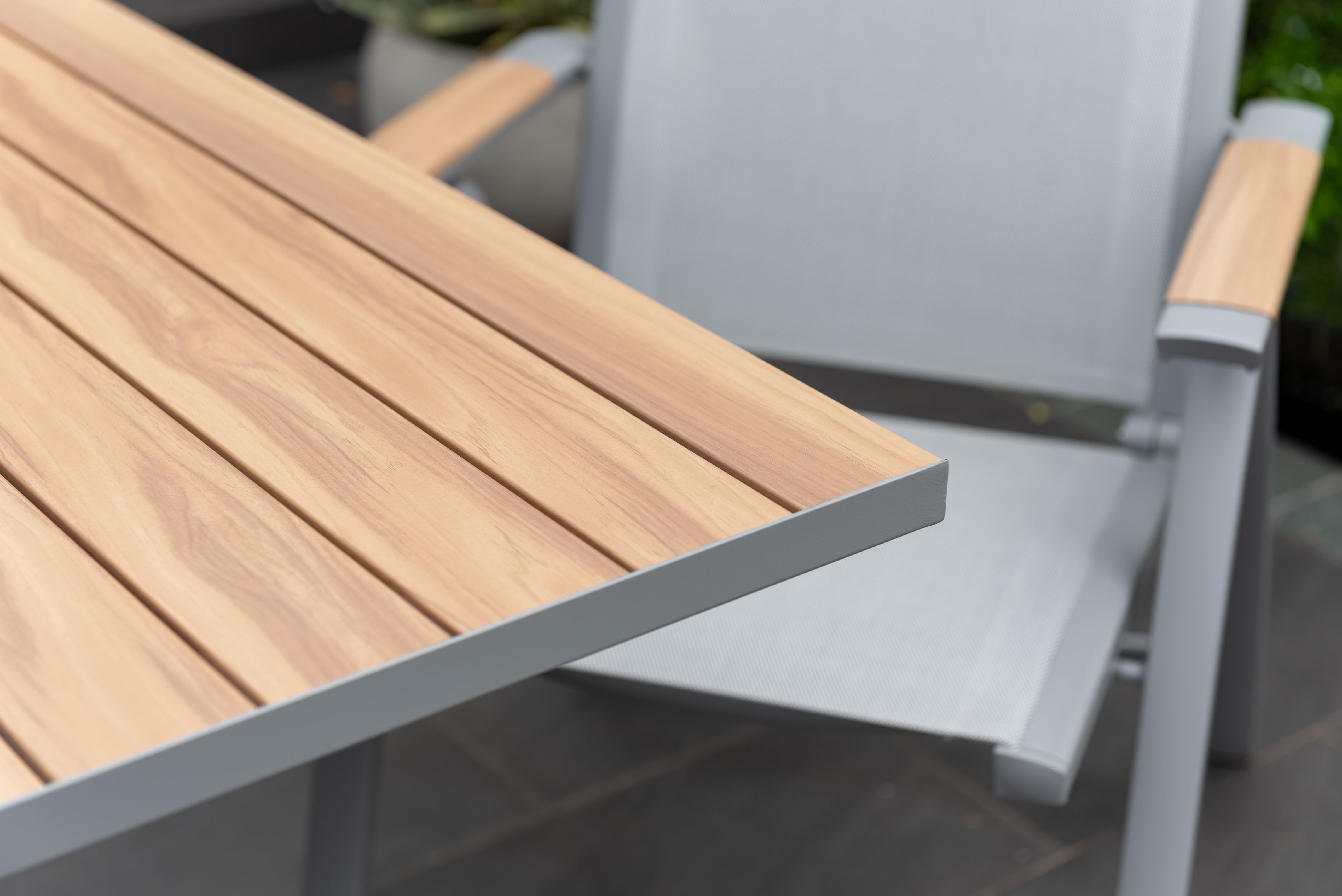Panama Light Outdoor Extendable Dining Table – Aluminum AluPrint Patio Table